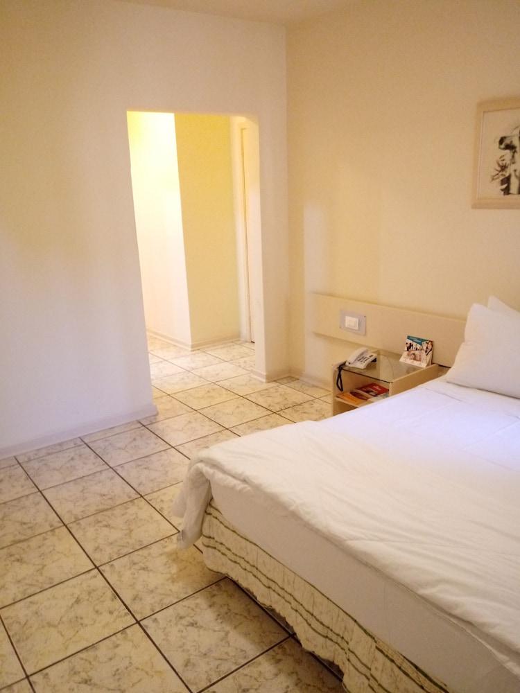 Hotel Harbor Inn ロンドリーナ エクステリア 写真